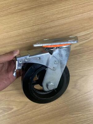 Roda de rodízio giratória de borracha com núcleo de ferro fundido de 4 polegadas para serviço pesado com placa superior e freio